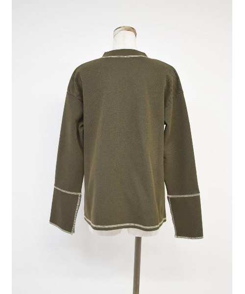 Reurie'（レウリィ）の「バイカラーステッチカットトップス / original bicolor stitch cut top 配色 カットソー プルオーバー 長袖 スウェット オーバーサイズ スリット フレア キーネック アイボリー カーキ ブラウン（Tシャツ/カットソー・レディース・カーキ/アイボリー/ブラウン・FREE）」の14枚目の写真