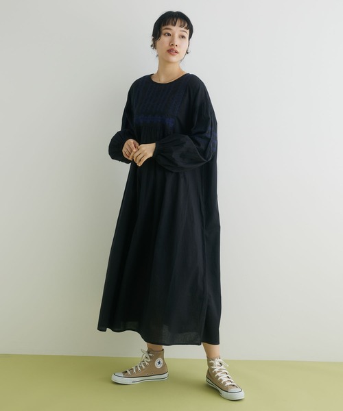 CRAFT STANDARD BOUTIQUE（クラフトスタンダードブティック）の「インドコットン ボリュームスリーブ刺繍ワンピース　◆（ワンピース・レディース・ブラック/オフホワイト/ピンク・FREE）」の2枚目の写真