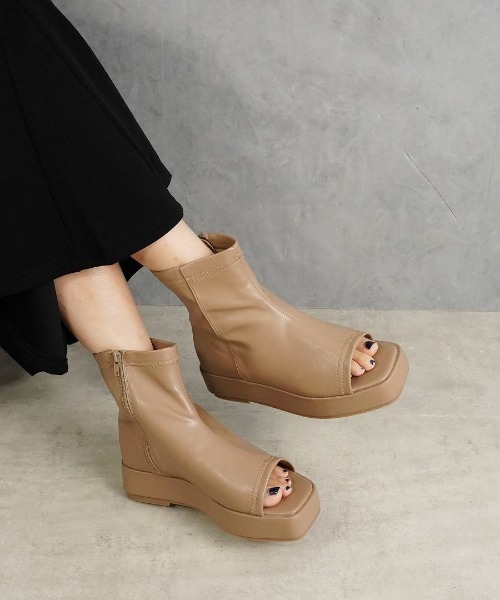 Fabby fabby（ファビィーファビィー）の「ストレッチ厚底ブーツサンダル（サンダル・レディース・ベージュ/オフホワイト/ブラック・LARGE/SMALL/MEDIUM）」の18枚目の写真