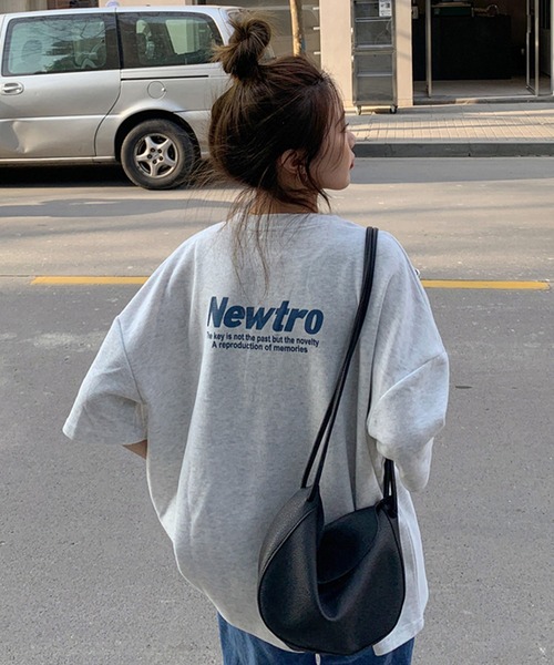 shopnikoniko（ショップニコニコ）の「オーバーサイズ Tシャツ ビッグシルエット  プリント ロゴ Newtro（Tシャツ/カットソー・レディース・ブルー/ピンク/ホワイト・フリー）」の5枚目の写真