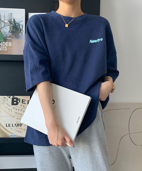 shopnikoniko（ショップニコニコ）の「オーバーサイズ Tシャツ ビッグシルエット  プリント ロゴ Newtro（Tシャツ/カットソー・レディース・ブルー/ピンク/ホワイト・フリー）」の10枚目の写真
