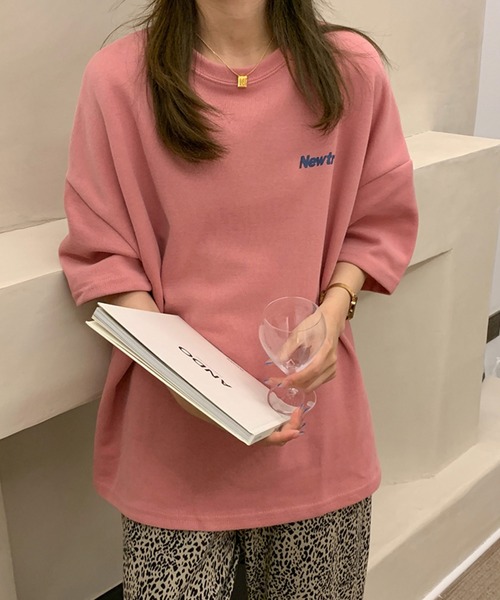 shopnikoniko（ショップニコニコ）の「オーバーサイズ Tシャツ ビッグシルエット  プリント ロゴ Newtro（Tシャツ/カットソー・レディース・ブルー/ピンク/ホワイト・フリー）」の12枚目の写真