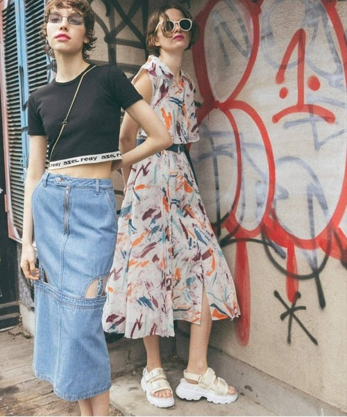 REDYAZEL（レディアゼル）の「デニムカットアウトタイトスカート（デニムスカート・レディース・ブルー/ネイビー・SMALL/MEDIUM）」の6枚目の写真