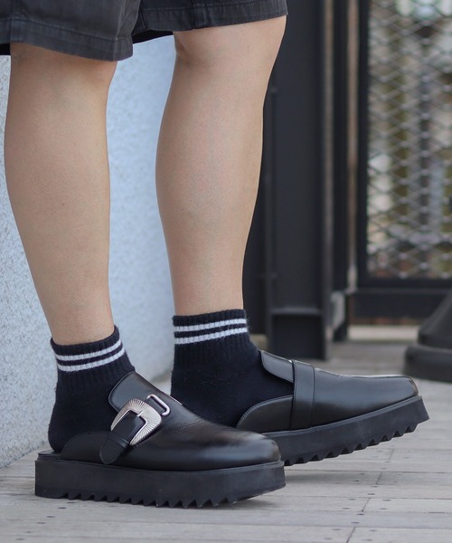 LOVEHUNTER（ラブハンター）の「厚底シャークソール クロッグサンダル