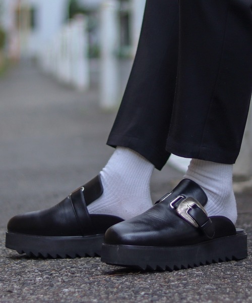 LOVEHUNTER（ラブハンター）の「厚底シャークソール クロッグサンダル