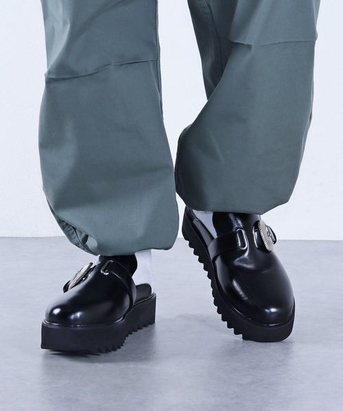 LOVEHUNTER（ラブハンター）の「厚底シャークソール クロッグサンダル