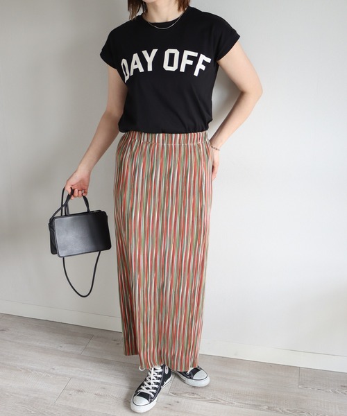 COURO（コウロ）の「ＤＡＹ ＯＦＦ フレンチスリーブＴシャツ（Tシャツ/カットソー・レディース・ブラック/オフホワイト/ライトベージュ/イエロー系・M）」の9枚目の写真