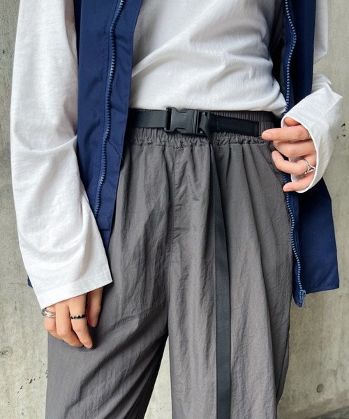 CLEA（クレア）の「バックルベルトミリタリーナイロンワイドパンツ（カーゴパンツ・レディース・ベージュ/グレー/ブラック・M）」の10枚目の写真