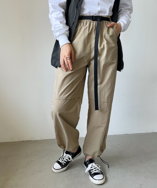 CLEA（クレア）の「バックルベルトミリタリーナイロンワイドパンツ（カーゴパンツ・レディース・ベージュ/グレー/ブラック・M）」の11枚目の写真