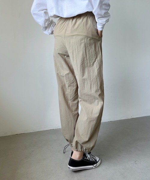 CLEA（クレア）の「バックルベルトミリタリーナイロンワイドパンツ（カーゴパンツ・レディース・ベージュ/グレー/ブラック・M）」の13枚目の写真