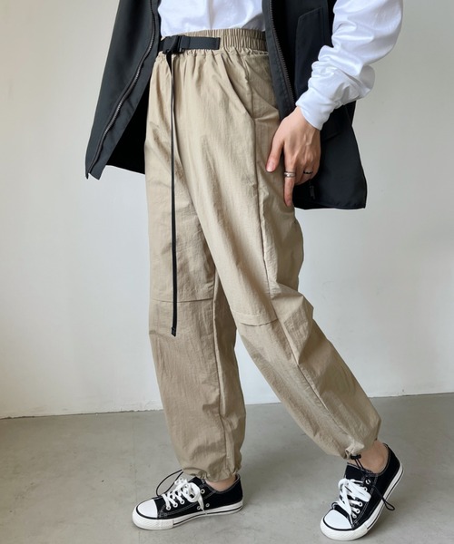 CLEA（クレア）の「バックルベルトミリタリーナイロンワイドパンツ（カーゴパンツ・レディース・ベージュ/グレー/ブラック・M）」の12枚目の写真