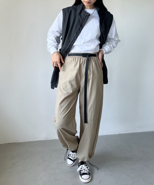 CLEA（クレア）の「バックルベルトミリタリーナイロンワイドパンツ（カーゴパンツ・レディース・ベージュ/グレー/ブラック・M）」の15枚目の写真