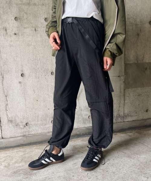 CLEA（クレア）の「バックルベルトミリタリーナイロンワイドパンツ（カーゴパンツ・レディース・ベージュ/グレー/ブラック・M）」の5枚目の写真