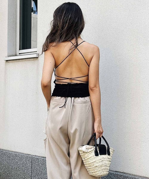 esutoreja（エストレジャ）の「バックデザインストリングキャミソール（キャミソール・レディース・カーキ/ブラック/ホワイト・FREE）」の5枚目の写真