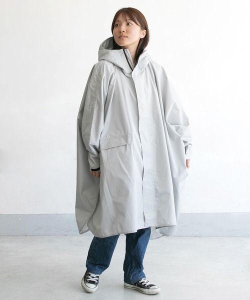 KiU(キウ)の「スタンダード レインポンチョ -オンライン限定-(レインコート/ポンチョ・レディース・カモフラージュ/ネイビー/ライトグレー/ブラック系その他/ブラック系その他3/ピンク系その他/ブラック系その他2・FREE)」の5枚目の写真