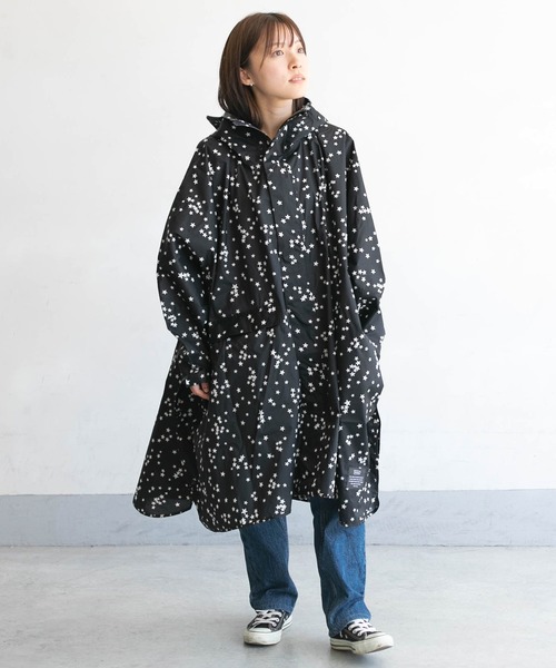 KiU(キウ)の「スタンダード レインポンチョ -オンライン限定-(レインコート/ポンチョ・レディース・カモフラージュ/ネイビー/ライトグレー/ブラック系その他/ブラック系その他3/ピンク系その他/ブラック系その他2・FREE)」の8枚目の写真