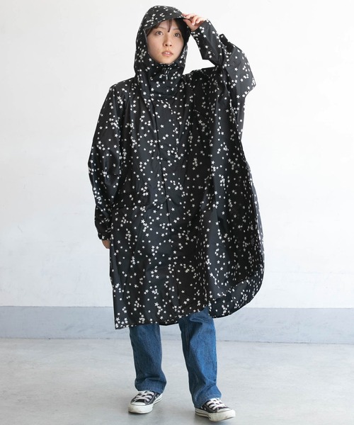 KiU(キウ)の「スタンダード レインポンチョ -オンライン限定-(レインコート/ポンチョ・レディース・カモフラージュ/ネイビー/ライトグレー/ブラック系その他/ブラック系その他3/ピンク系その他/ブラック系その他2・FREE)」の9枚目の写真