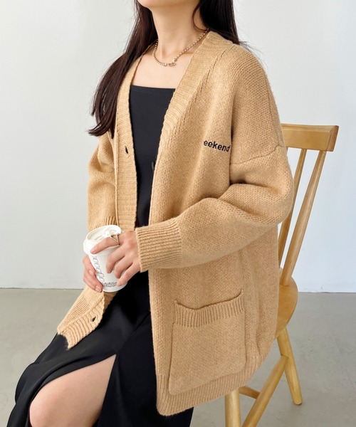 CLEA（クレア）の「ワンポイント刺繍BIGニットカーディガン（カーディガン/ボレロ・レディース・ブラック/ベージュ/ネイビー/グレー・FREE）」の3枚目の写真