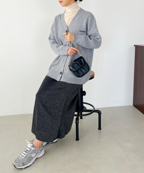 CLEA（クレア）の「ワンポイント刺繍BIGニットカーディガン（カーディガン/ボレロ・レディース・ブラック/ベージュ/ネイビー/グレー・FREE）」の15枚目の写真