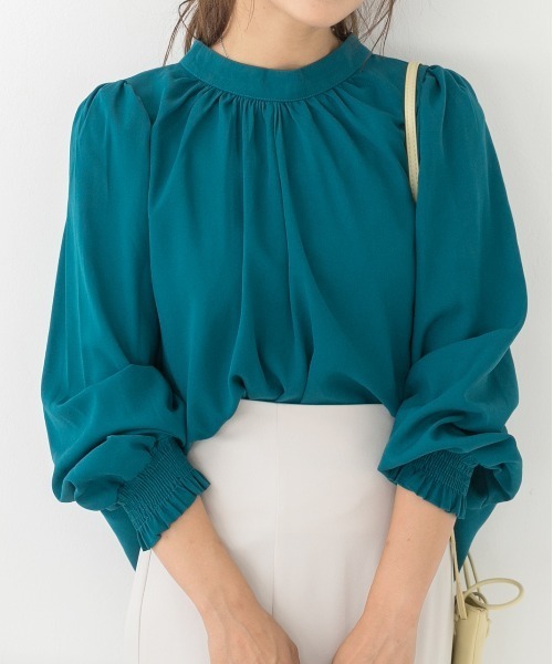 ad thie（アドティエ）の「ボリュームスリーブ0ギャザーネック ブラウス（シャツ/ブラウス・レディース・ピンク/オフホワイト/ブルーグリーン/ブラック/モカ/スモークピンク/グレー/イエロー/ピンクベージュ/ライトブラウン・LL/LARGE/MEDIUM/SMALL）」の6枚目の写真