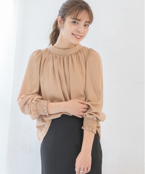 ad thie（アドティエ）の「ボリュームスリーブ0ギャザーネック ブラウス（シャツ/ブラウス・レディース・ピンク/オフホワイト/ブルーグリーン/ブラック/モカ/スモークピンク/グレー/イエロー/ピンクベージュ/ライトブラウン・LL/LARGE/MEDIUM/SMALL）」の17枚目の写真