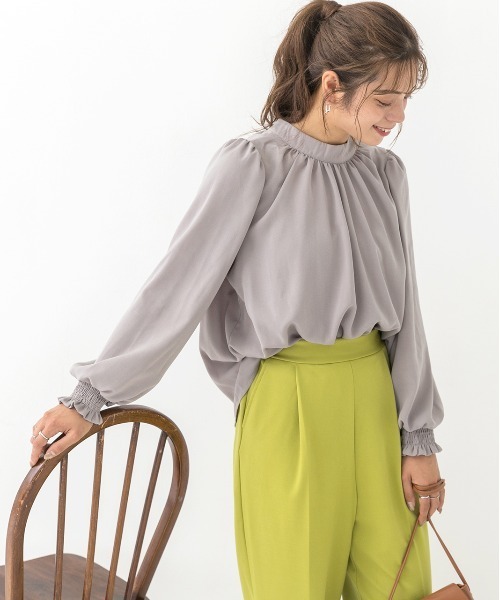 ad thie（アドティエ）の「ボリュームスリーブ0ギャザーネック ブラウス（シャツ/ブラウス・レディース・ピンク/オフホワイト/ブルーグリーン/ブラック/モカ/スモークピンク/グレー/イエロー/ピンクベージュ/ライトブラウン・LL/LARGE/MEDIUM/SMALL）」の14枚目の写真