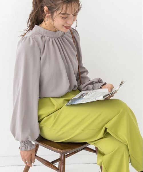 ad thie（アドティエ）の「ボリュームスリーブ0ギャザーネック ブラウス（シャツ/ブラウス・レディース・ピンク/オフホワイト/ブルーグリーン/ブラック/モカ/スモークピンク/グレー/イエロー/ピンクベージュ/ライトブラウン・LL/LARGE/MEDIUM/SMALL）」の15枚目の写真