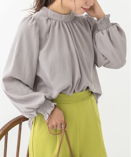 ad thie（アドティエ）の「ボリュームスリーブ0ギャザーネック ブラウス（シャツ/ブラウス・レディース・ピンク/オフホワイト/ブルーグリーン/ブラック/モカ/スモークピンク/グレー/イエロー/ピンクベージュ/ライトブラウン・LL/LARGE/MEDIUM/SMALL）」の16枚目の写真