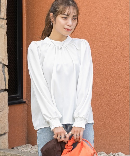ad thie（アドティエ）の「ボリュームスリーブ0ギャザーネック ブラウス（シャツ/ブラウス・レディース・ピンク/オフホワイト/ブルーグリーン/ブラック/モカ/スモークピンク/グレー/イエロー/ピンクベージュ/ライトブラウン・LL/LARGE/MEDIUM/SMALL）」の12枚目の写真