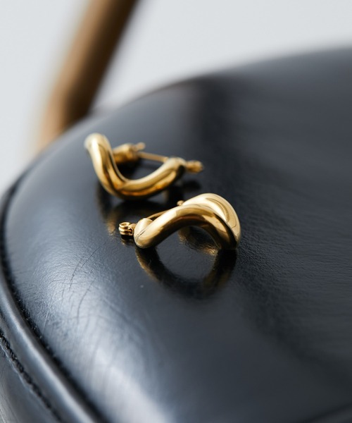 PAPILLONNER（パピヨネ）の「WAVEフープピアス（ピアス（両耳用）・レディース・シルバー/ゴールド・FREE）」の8枚目の写真