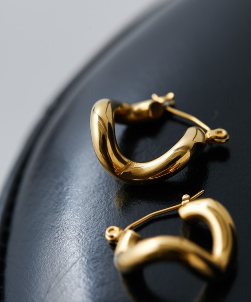 PAPILLONNER（パピヨネ）の「WAVEフープピアス（ピアス（両耳用）・レディース・シルバー/ゴールド・FREE）」の9枚目の写真