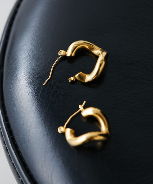 PAPILLONNER（パピヨネ）の「WAVEフープピアス（ピアス（両耳用）・レディース・シルバー/ゴールド・FREE）」の10枚目の写真