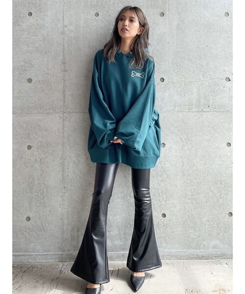 GYDA フレアRAISED BACKフェイクレザーレギンス GYDA（ジェイダ）の「フレアRAISED BACKフェイクレザーレギンス
