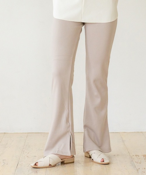 VitaFelice（ヴィータフェリーチェ）の「裏起毛 サイドスリット セミフレアリブレギンスパンツ（その他パンツ・レディース・ブルー系/ブラック/キャメル/ベージュ・FREE）」の3枚目の写真
