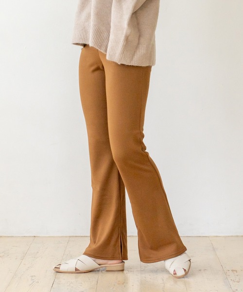 VitaFelice（ヴィータフェリーチェ）の「裏起毛 サイドスリット セミフレアリブレギンスパンツ（その他パンツ・レディース・ブルー系/ブラック/キャメル/ベージュ・FREE）」の7枚目の写真