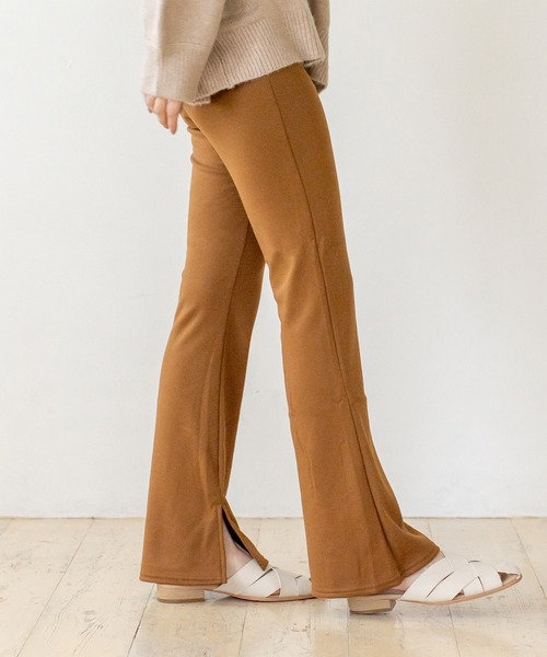 VitaFelice（ヴィータフェリーチェ）の「裏起毛 サイドスリット セミフレアリブレギンスパンツ（その他パンツ・レディース・ブルー系/ブラック/キャメル/ベージュ・FREE）」の9枚目の写真