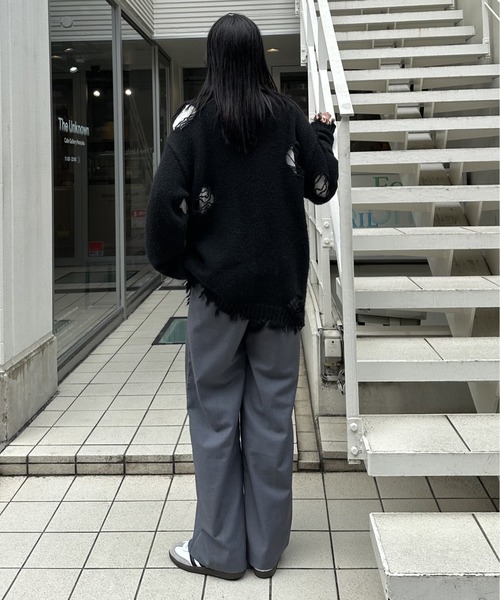 COLONY 2139（コロニートゥーワンスリーナイン）の「オーバーサイズダメージニットプルオーバー（ニット/セーター・レディース・ブラック系その他/ブラック/ブラウン/グレー・FREE）」の8枚目の写真