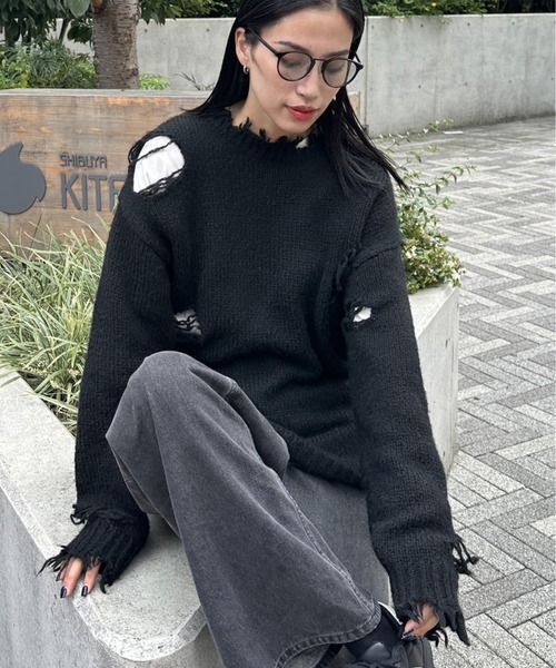 COLONY 2139（コロニートゥーワンスリーナイン）の「オーバーサイズダメージニットプルオーバー（ニット/セーター・レディース・ブラック系その他/ブラック/ブラウン/グレー・FREE）」の7枚目の写真