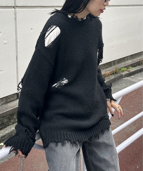 COLONY 2139（コロニートゥーワンスリーナイン）の「オーバーサイズダメージニットプルオーバー（ニット/セーター・レディース・ブラック系その他/ブラック/ブラウン/グレー・FREE）」の10枚目の写真