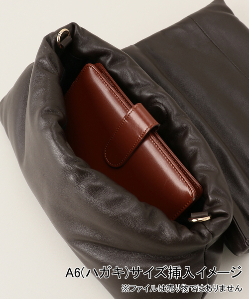 FRAMeWORK【GAVA MILANO】パフィーフラットショルダーBAG FRAMeWORK（フレームワーク）の「【GAVA MILANO/ガヴァ ミラノ