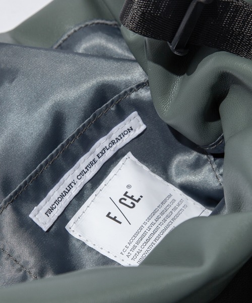 F/CE. （エフシーイー）の「F/CE. TECH LEATHER DRAWSTRING SHOULDER / エフシーイー テック レザー ドローストリング ショルダー（ショルダーバッグ・メンズ・ブラック/オリーブ・FREE）」の14枚目の写真