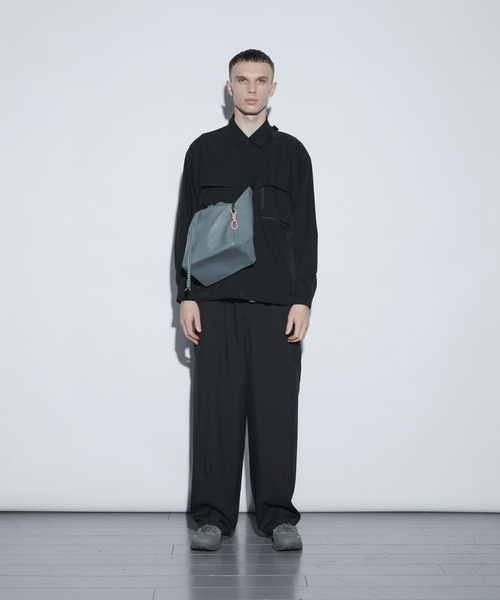 F/CE. （エフシーイー）の「F/CE. TECH LEATHER DRAWSTRING SHOULDER / エフシーイー テック レザー ドローストリング ショルダー（ショルダーバッグ・メンズ・ブラック/オリーブ・FREE）」の19枚目の写真