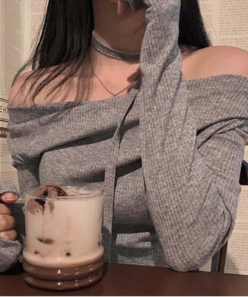 by muni:r（バイ ムニール）の「【お気に入り登録数63,000突破！】デートルックマフラーSETアンバランスTシャツ（Tシャツ/カットソー・レディース・グレー/ブラック/ベージュ・FREE）」の17枚目の写真