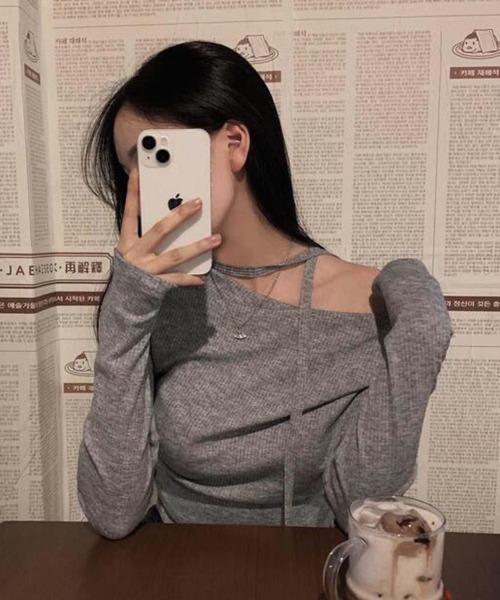 by muni:r（バイ ムニール）の「【お気に入り登録数63,000突破！】デートルックマフラーSETアンバランスTシャツ（Tシャツ/カットソー・レディース・グレー/ブラック/ベージュ・FREE）」の22枚目の写真