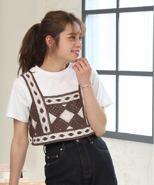 ad thie（アドティエ）の「ショート丈 クロシェニット×Tee SET（Tシャツ/カットソー・レディース・レッド/ブラウン・FREE）」の4枚目の写真