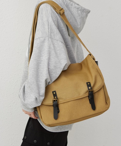 LA VORAGINE(ラ ヴォラジネ)の「大容量キャンバスショルダーバッグ キャンバス ポストマン ビッグショルダーバッグ メッセンジャーバッグ(メッセンジャーバッグ・レディース・グレー/カーキ/ブラウン/ブラック/ベージュ・FREE)」の1枚目の写真