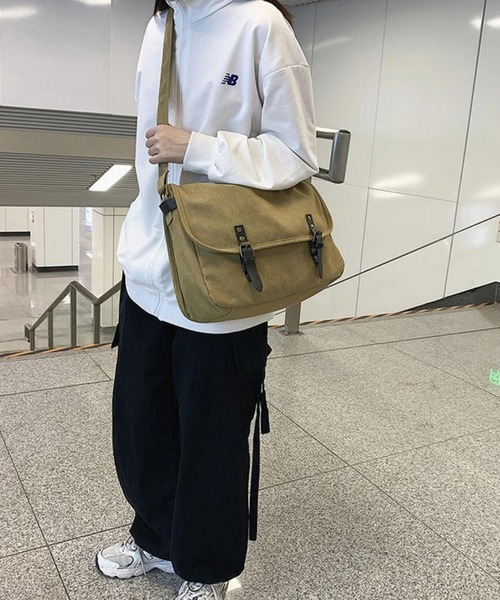 LA VORAGINE(ラ ヴォラジネ)の「大容量キャンバスショルダーバッグ キャンバス ポストマン ビッグショルダーバッグ メッセンジャーバッグ(メッセンジャーバッグ・レディース・グレー/カーキ/ブラウン/ブラック/ベージュ・FREE)」の15枚目の写真