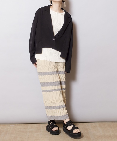 OSMOSIS(オズモーシス)の「ショートジャケット(テーラードジャケット・レディース・ネイビー/ブラック/ベージュ・ONE SIZE)」の9枚目の写真