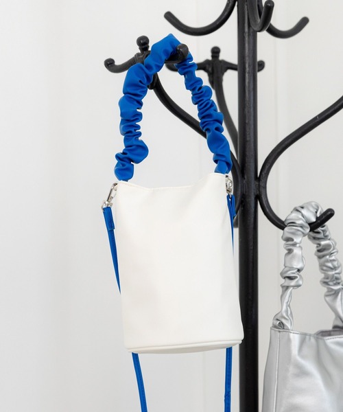 LAKOLE（ラコレ）の「ギャザーハンドルミニ2WAYショルダーバッグ / 100195（ショルダーバッグ・レディース・ブラック/セージグリーン/その他1/ブルー・FREE）」の3枚目の写真