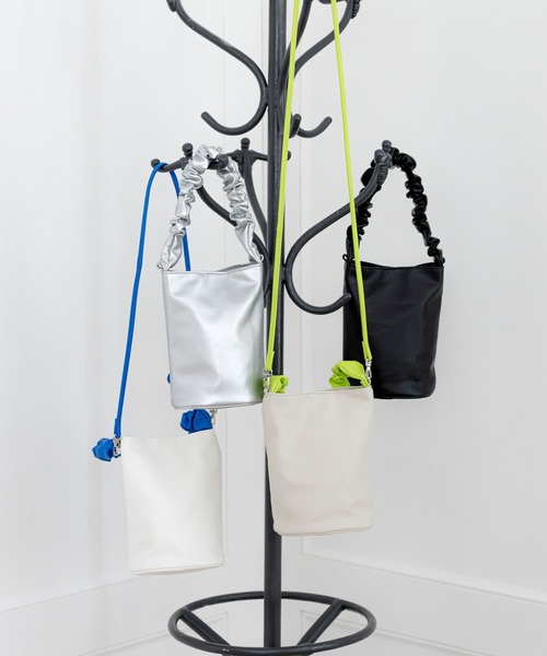 LAKOLE（ラコレ）の「ギャザーハンドルミニ2WAYショルダーバッグ / 100195（ショルダーバッグ・レディース・ブラック/セージグリーン/その他1/ブルー・FREE）」の6枚目の写真